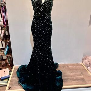 Gorgeous dark green velvet Jovani, sz 4.  with padding and liner.